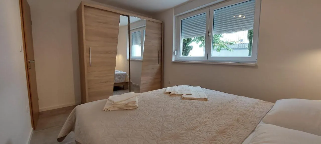 Capital Apartments Trogir 0*,